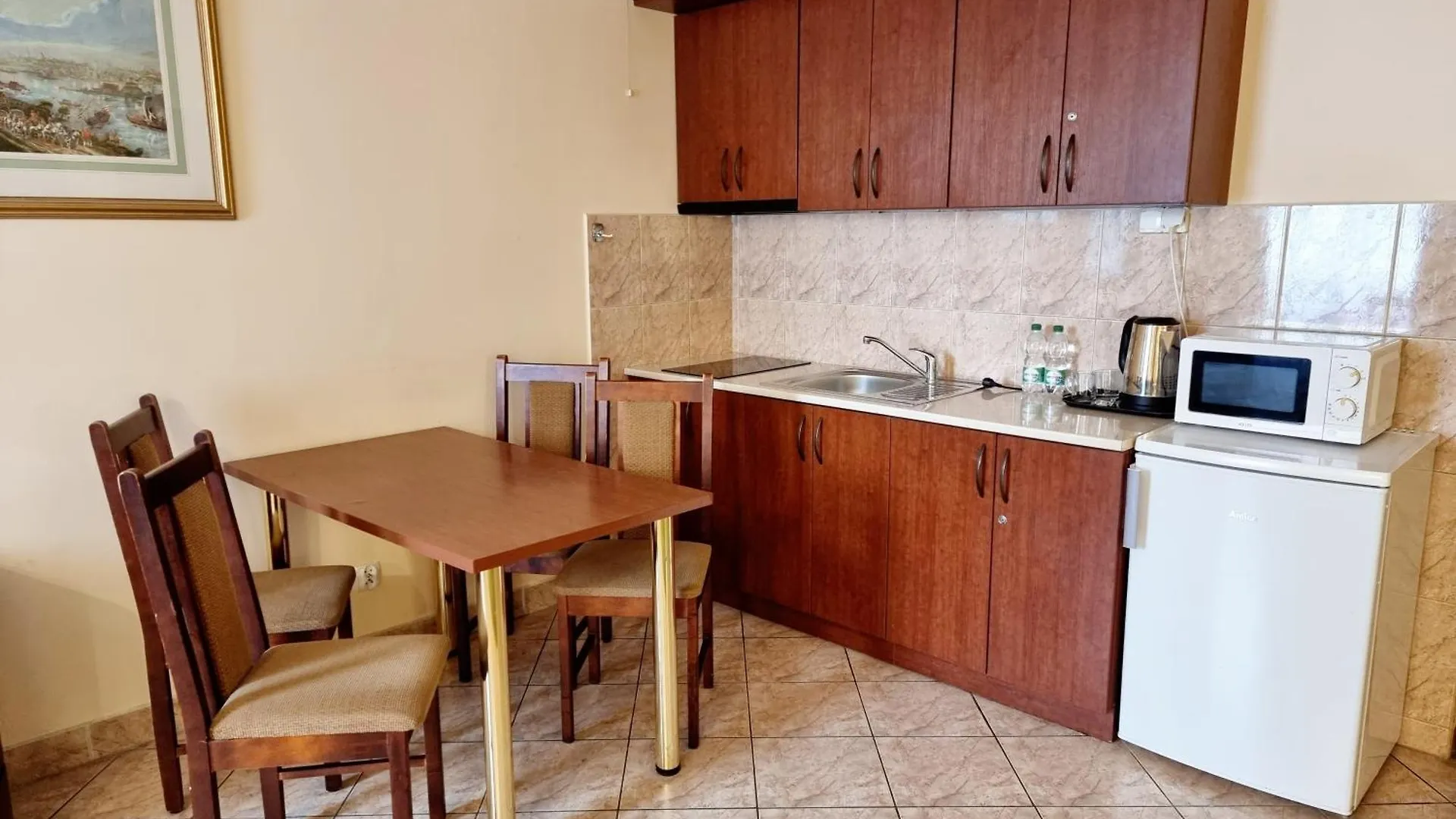 Hit Apartments Varşova 2*,