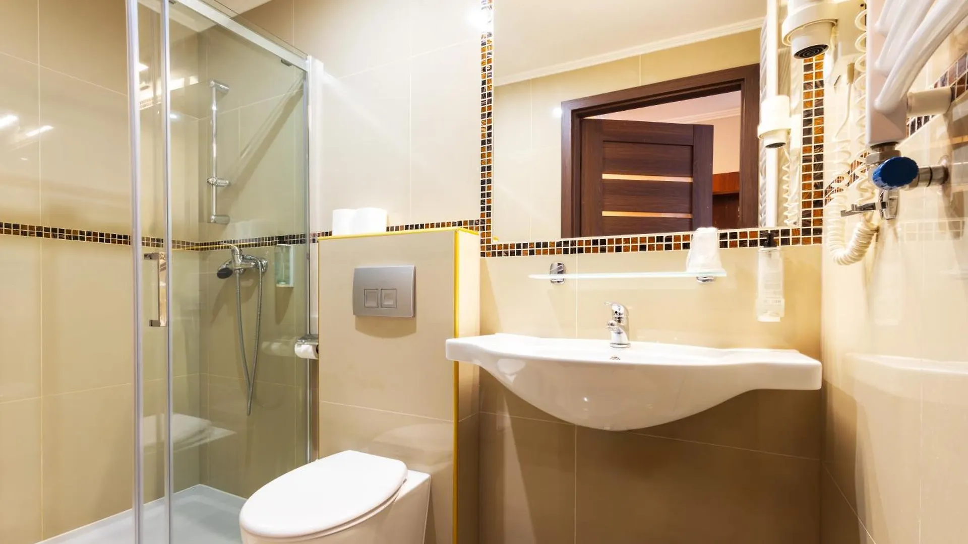 Hit Apartments Varşova 2*,